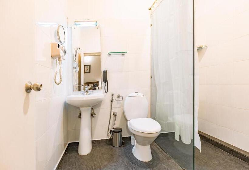 غرفة ديلوكس, Narendra Central