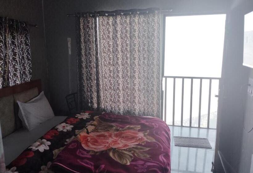 Quarto Quadruple Standart com Varanda, Neilkanthdhanaulti