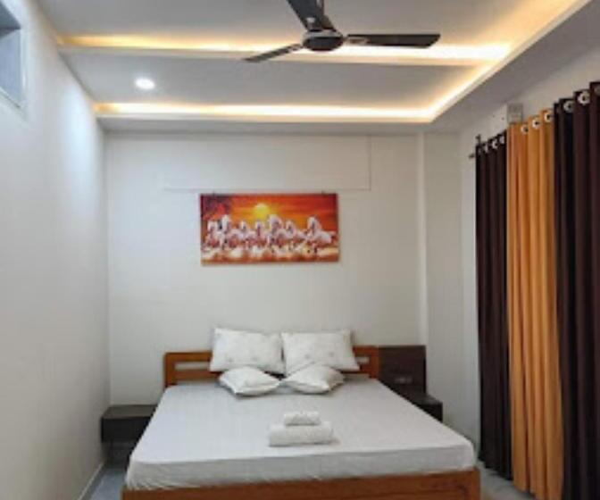 جناح ديلوكس, Raj Telgaram