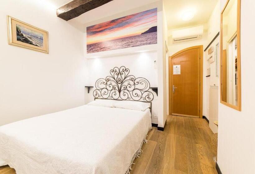 اتاق استاندارد چهار تخته با چشمانداز دریا, The Vernazza Main Plaza   Rooms & Suites