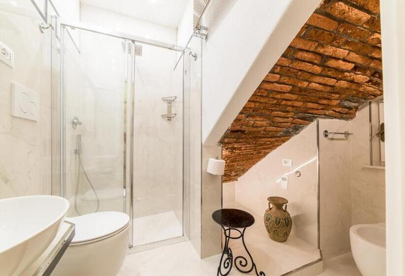 اتاق استاندارد چهار تخته با چشمانداز دریا, The Vernazza Main Plaza   Rooms & Suites