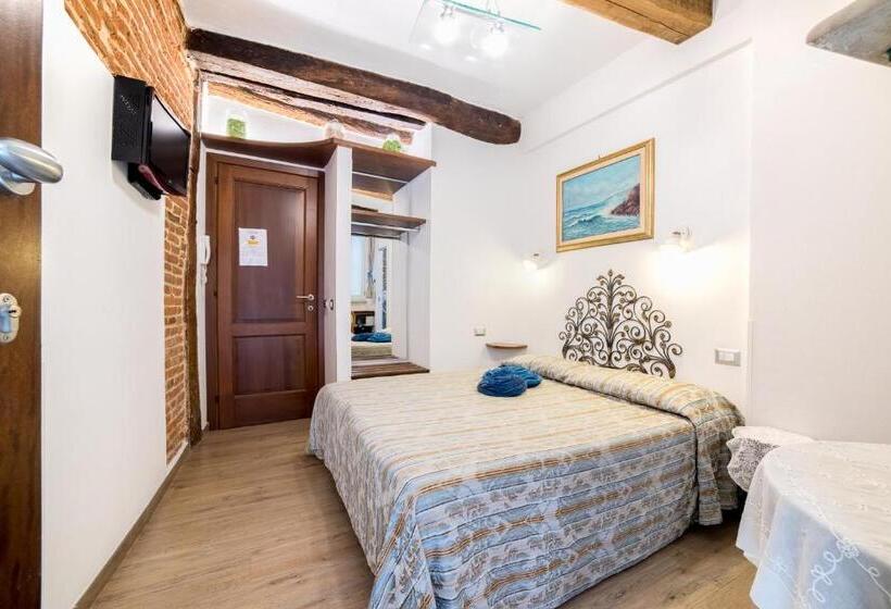 اتاق اکونومی, The Vernazza Main Plaza   Rooms & Suites