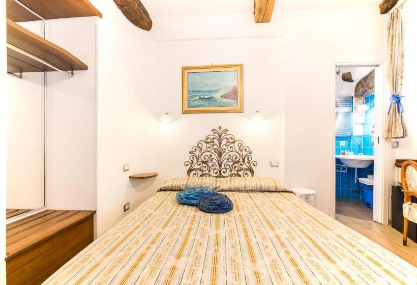 اتاق اکونومی, The Vernazza Main Plaza   Rooms & Suites