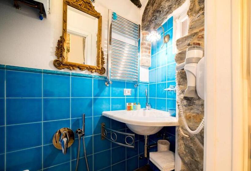 اتاق اکونومی, The Vernazza Main Plaza   Rooms & Suites