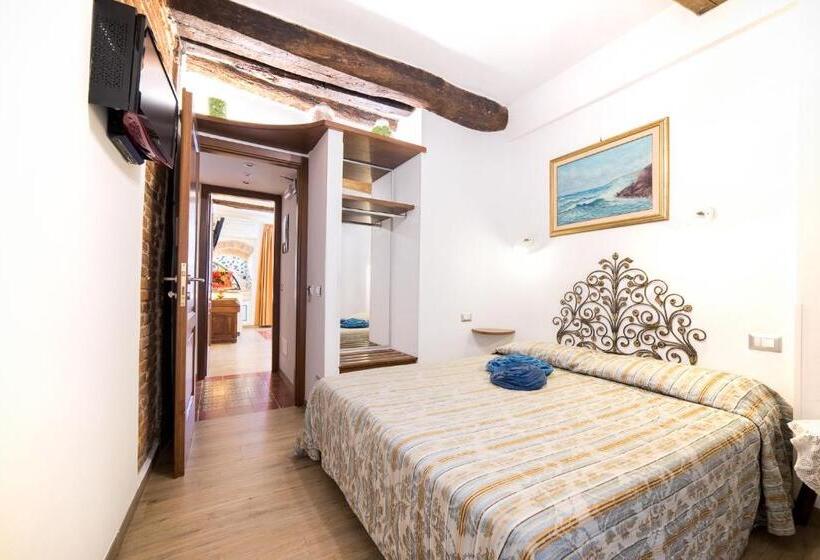 اتاق اکونومی, The Vernazza Main Plaza   Rooms & Suites