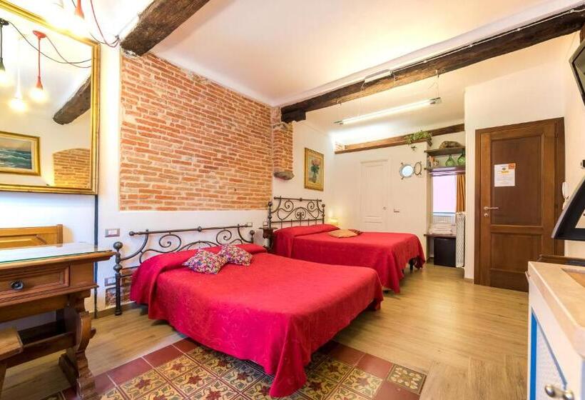 اتاق خانوادگی با چشمانداز دریا, The Vernazza Main Plaza   Rooms & Suites