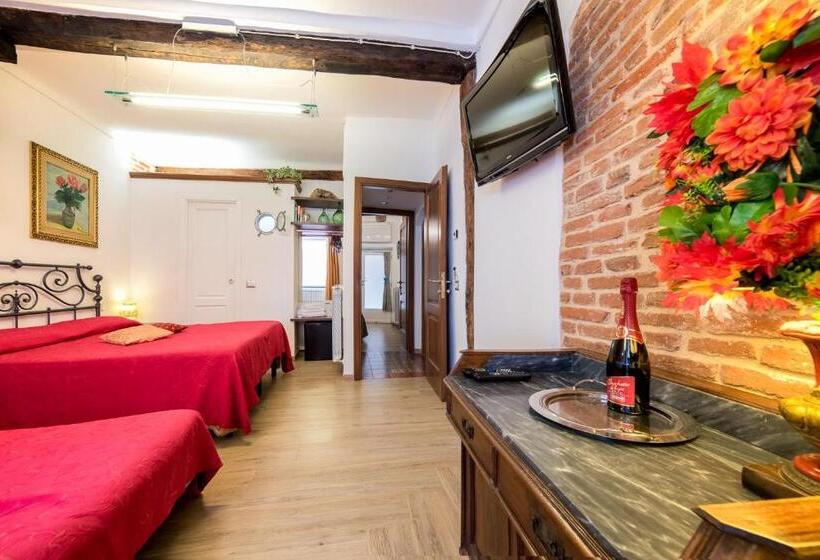 اتاق خانوادگی با چشمانداز دریا, The Vernazza Main Plaza   Rooms & Suites