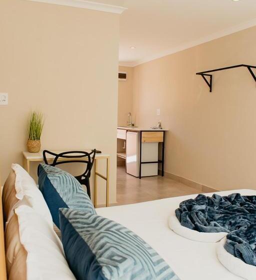 プールの見える1ベッドルームアパートメント, The City Club On Plein