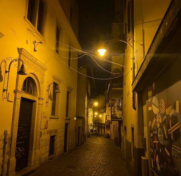 اتاق لوکس با تخت بزرگ, Al Vicolo