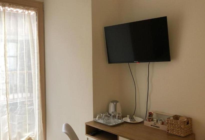 اتاق استاندارد با سرویس بهداشتی مشترک, Al Vicolo