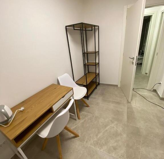 اتاق استاندارد با سرویس بهداشتی مشترک, Al Vicolo