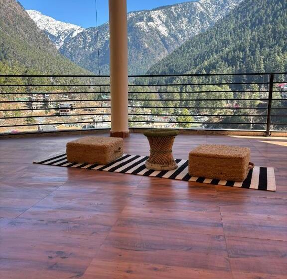 اتاق سوپریور با تخت بزرگ, Grham Hostel Kasol, Katagla