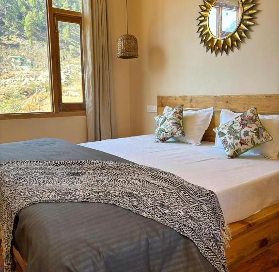 اتاق سوپریور با تخت بزرگ, Grham Hostel Kasol, Katagla