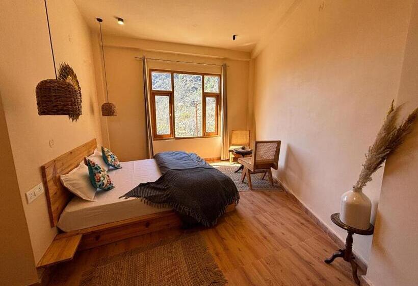 اتاق سوپریور با تخت بزرگ, Grham Hostel Kasol, Katagla