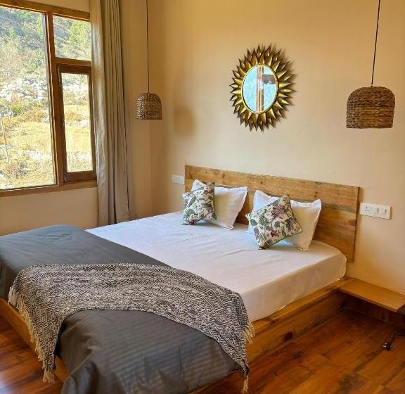 اتاق سوپریور با تخت بزرگ, Grham Hostel Kasol, Katagla