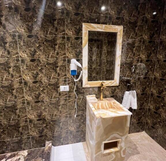 Svit med Balkong, King Pyramids View