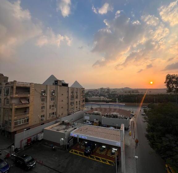 Svit med Balkong, King Pyramids View