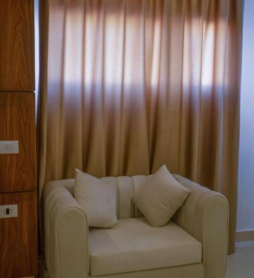 Standardrum King Size Säng, King Pyramids View