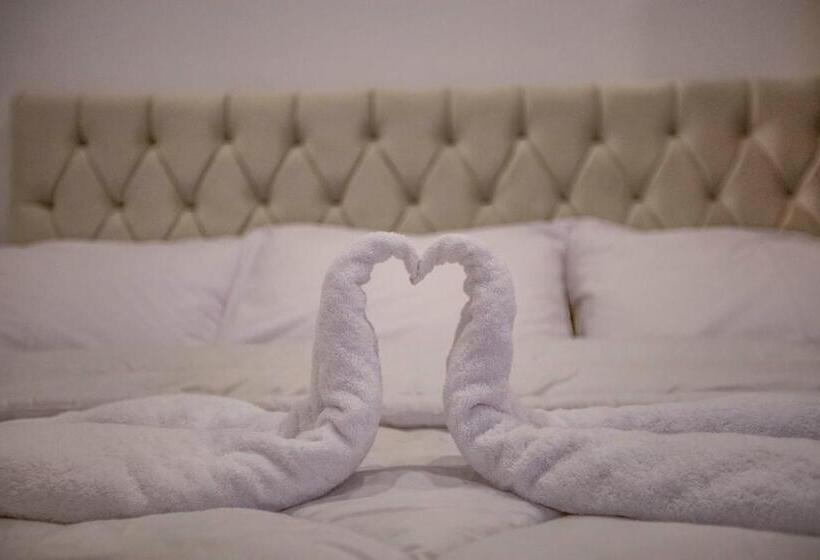 Standardrum King Size Säng, King Pyramids View