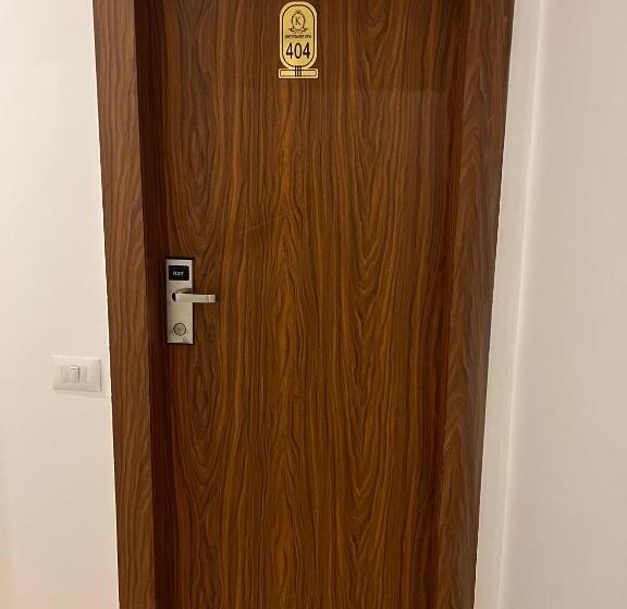 Standardrum King Size Säng, King Pyramids View