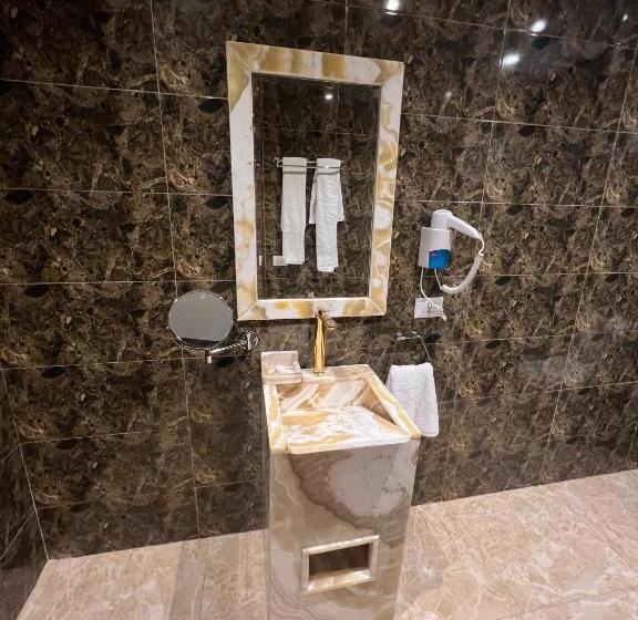 Deluxe Rum Trädgårdsutsikt, King Pyramids View