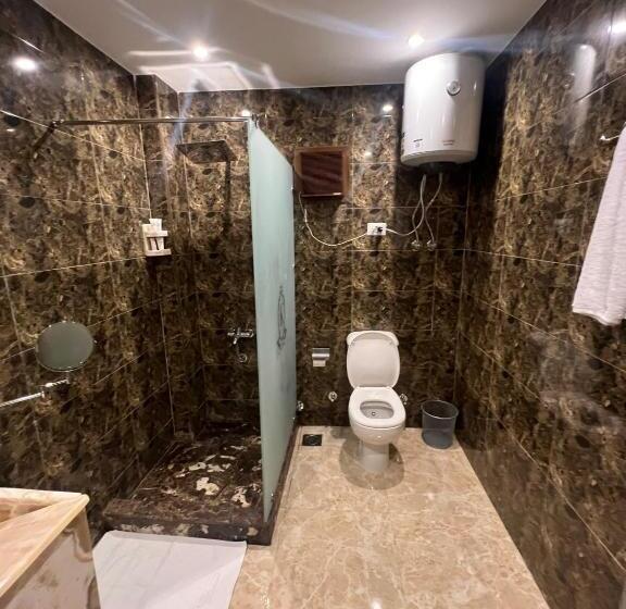 Deluxe Rum, King Pyramids View