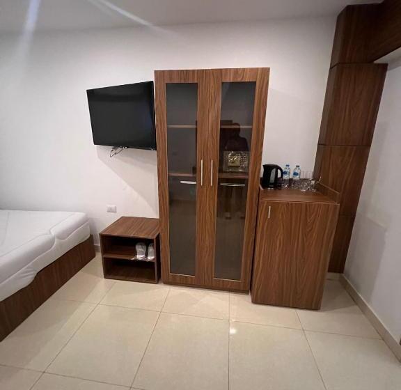 Deluxe Rum, King Pyramids View