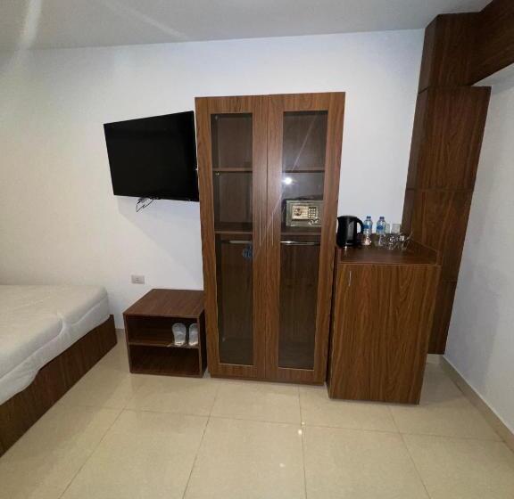 Deluxe Rum, King Pyramids View