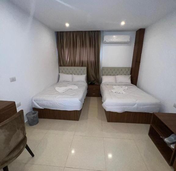 Deluxe Rum, King Pyramids View