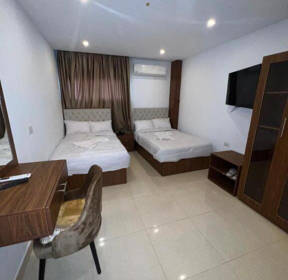 Deluxe Rum, King Pyramids View