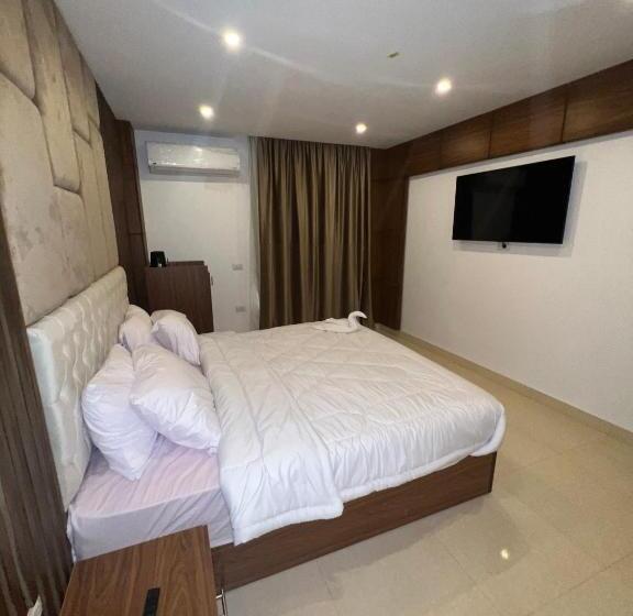 Svit Bergsutsikt, King Pyramids View