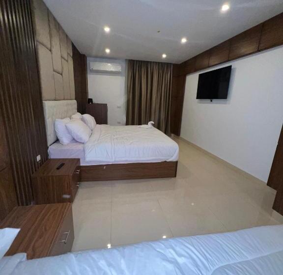 Svit Bergsutsikt, King Pyramids View