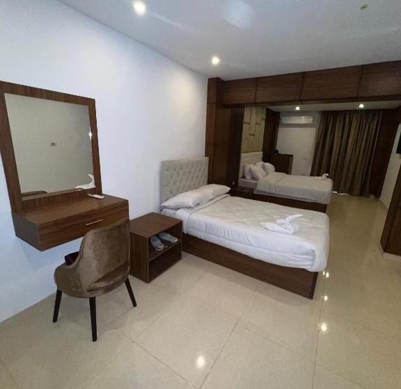 Svit Bergsutsikt, King Pyramids View