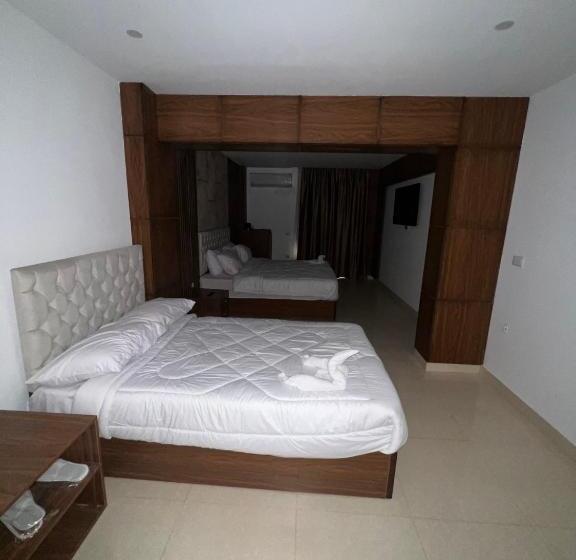 Svit Bergsutsikt, King Pyramids View