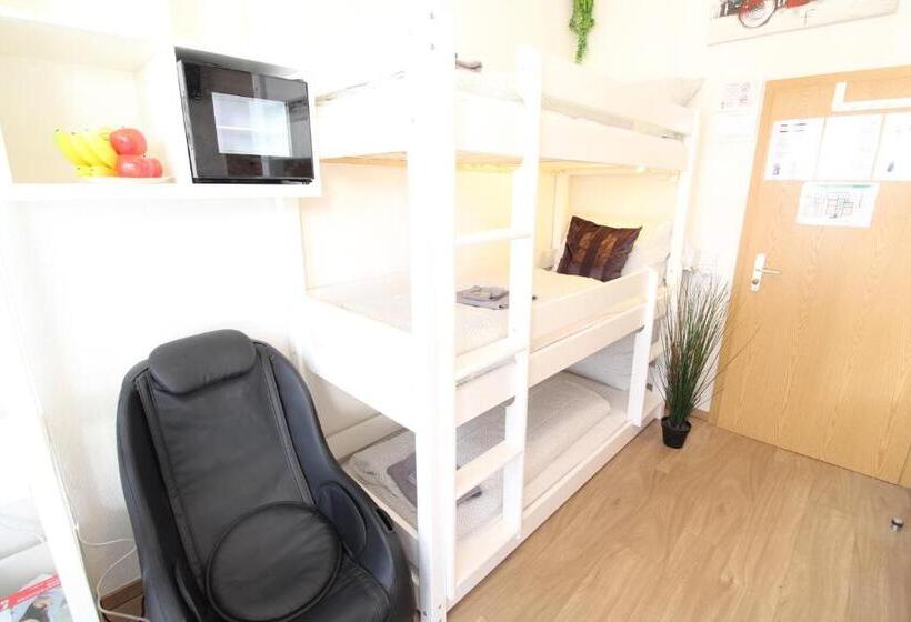 غرفة عائلية, Ulm Zentrum Komplettes Zimmer, Hochbett, Android Tv & Eigenem Bad Perfekt Für Familien & Gruppen