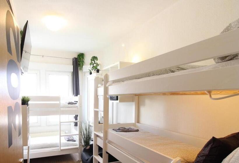 غرفة عائلية, Ulm Zentrum Komplettes Zimmer, Hochbett, Android Tv & Eigenem Bad Perfekt Für Familien & Gruppen