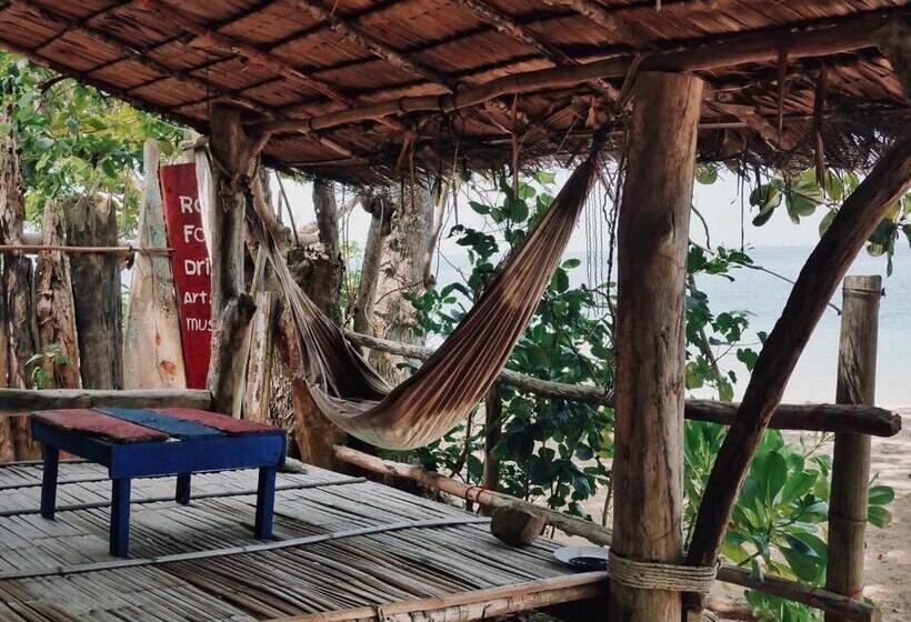 בקתה סטנדרטית, Simple Life Bungalows