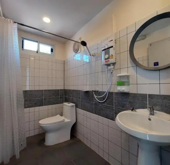 Perhehuone Puutarhanäkymä, Raintrary House