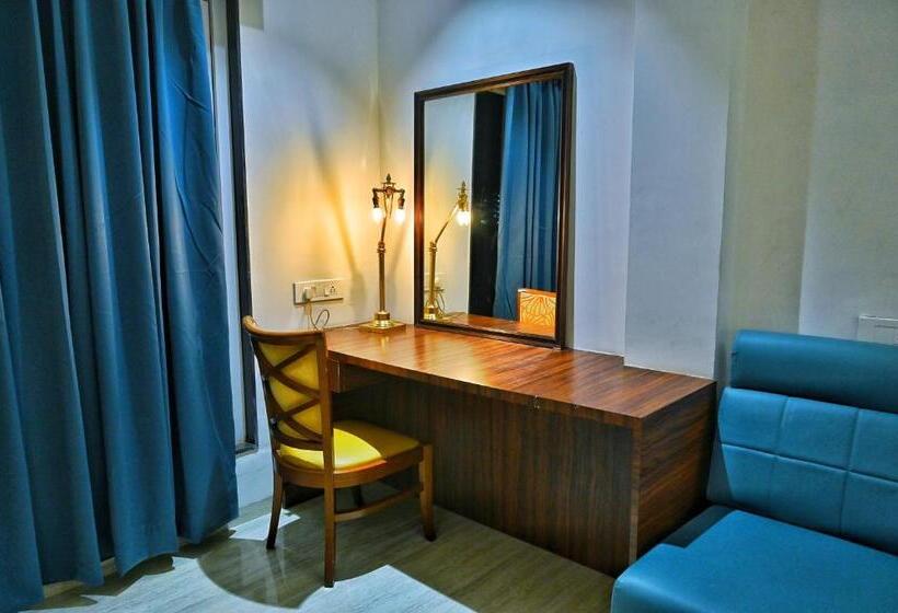 Трехместный Номер Deluxe, The One Hotel Nashik