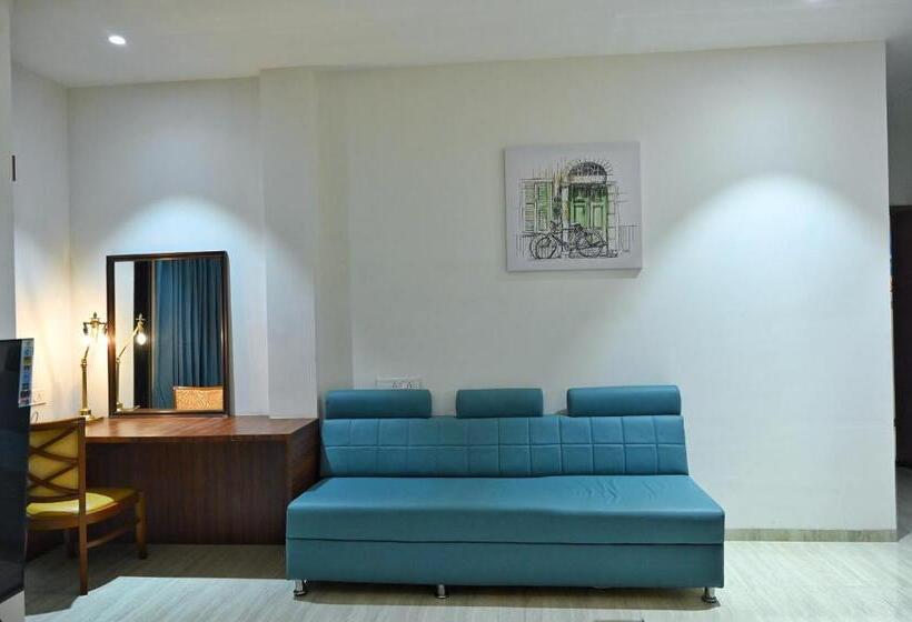 חדר דלוקס לשלושה, The One Hotel Nashik