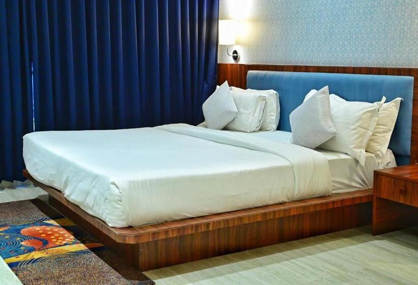 إستديو عائلى, The One Hotel Nashik