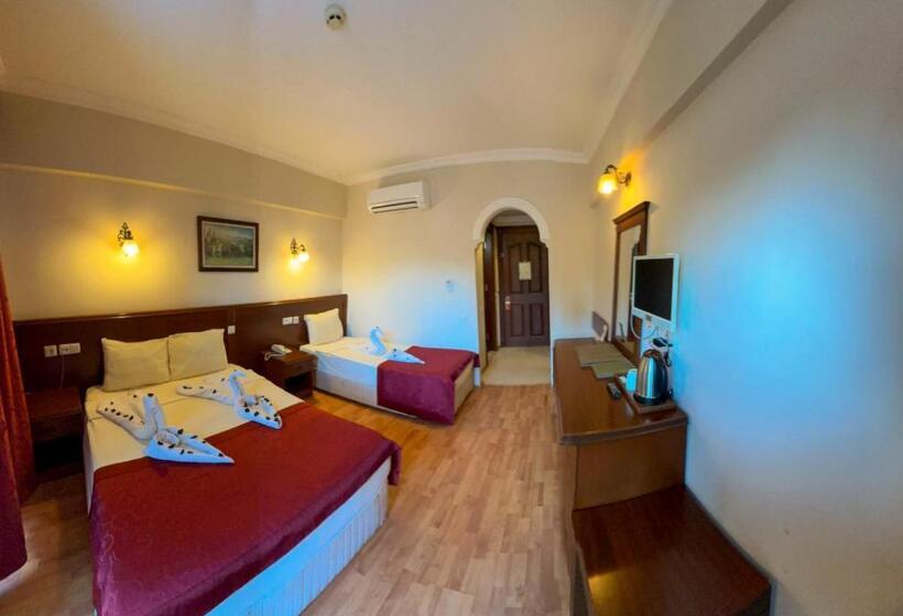 חדר סטנדרט עם מרפסת, Astoria Park Hotel & Spa All Inclusive