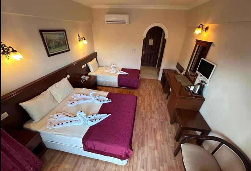 חדר סטנדרט עם מרפסת, Astoria Park Hotel & Spa All Inclusive