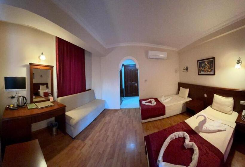 Трехместный Номер Стандарт с Балконом, Astoria Park Hotel & Spa All Inclusive