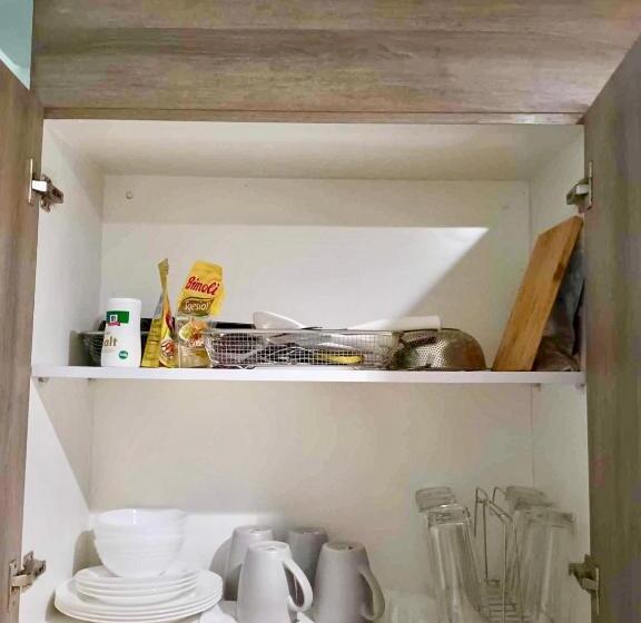 标准工作室带阳台, Cozy 1br W/wifi&netflix In Fame Near Shaw Mrt