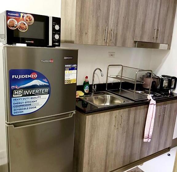 标准工作室带阳台, Cozy 1br W/wifi&netflix In Fame Near Shaw Mrt