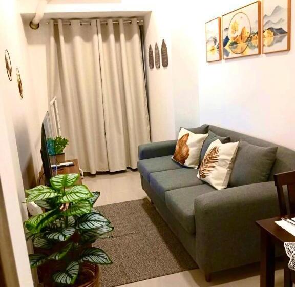 标准工作室带阳台, Cozy 1br W/wifi&netflix In Fame Near Shaw Mrt