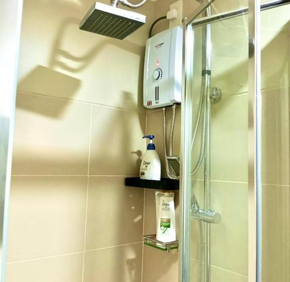 标准工作室带阳台, Cozy 1br W/wifi&netflix In Fame Near Shaw Mrt