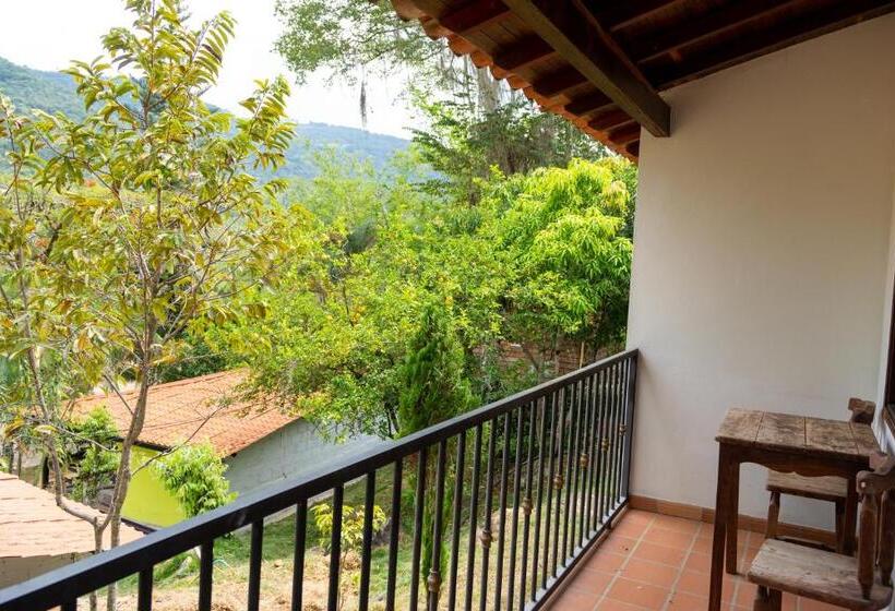 غرفة قياسية مزوَّدة بشُرفة, Campestre San Marcos Gw