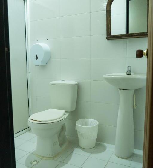 غرفة قياسية رباعية مزودة بشُرفة, Campestre San Marcos Gw